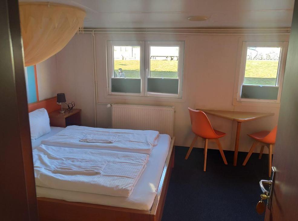 Shipotel-berlin Gmbh, Shipotel Eastern & Shipotel Western 2* Berlino
